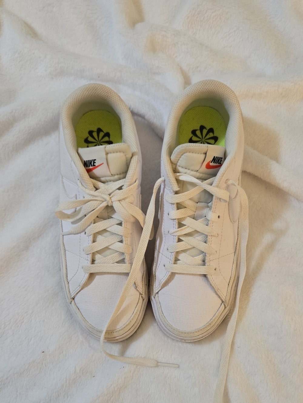 Nike White Low-Top Sneakers with Lime Green Insoles
